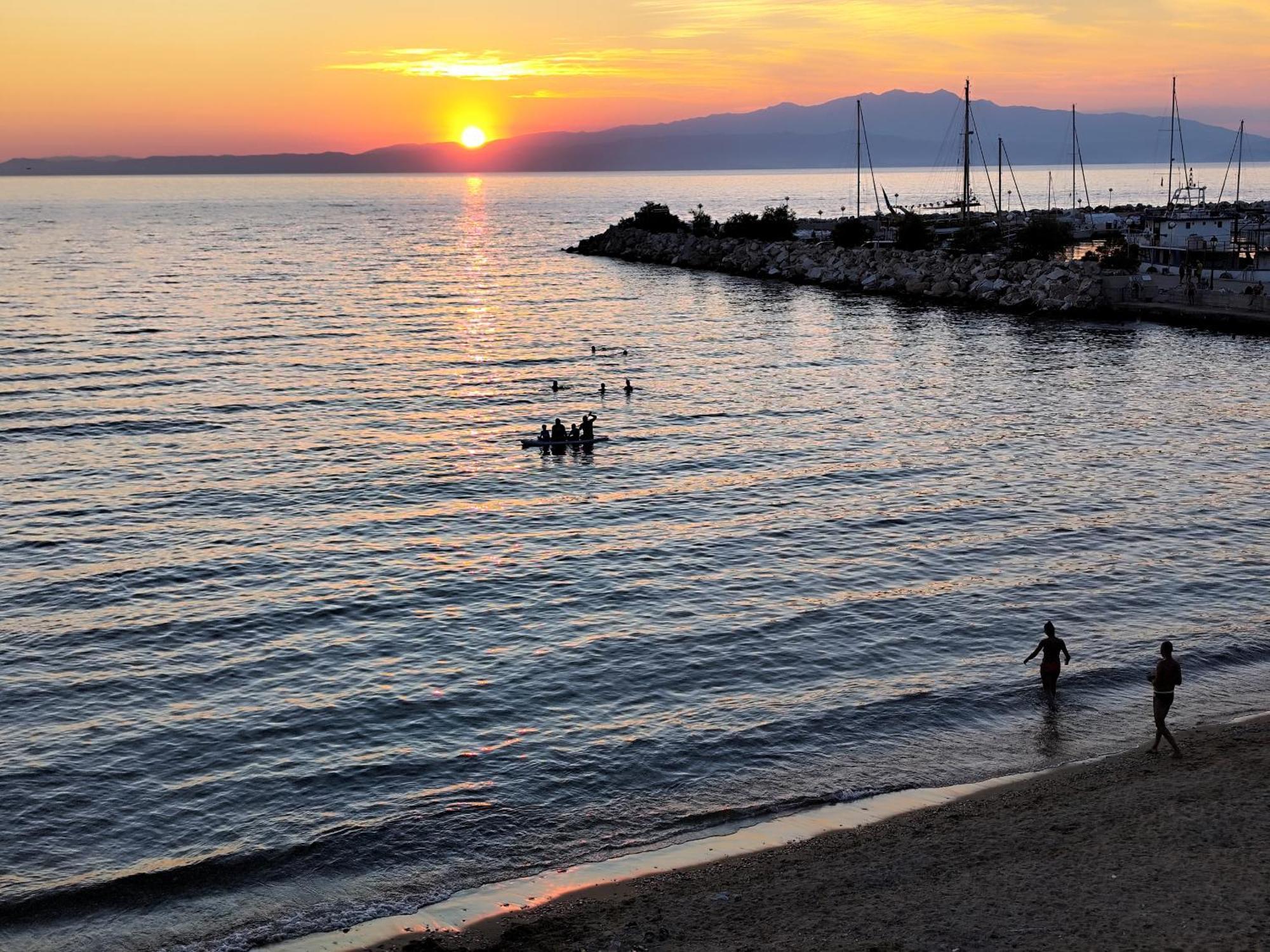 Beachfront Apartment Thassos Skala Kallirakhis Bagian luar foto