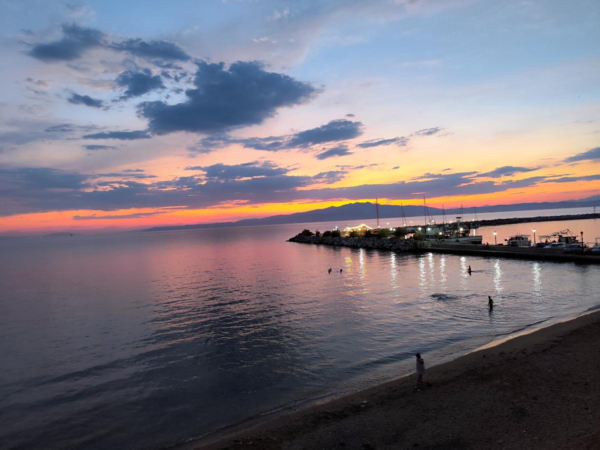 Beachfront Apartment Thassos Skala Kallirakhis Bagian luar foto